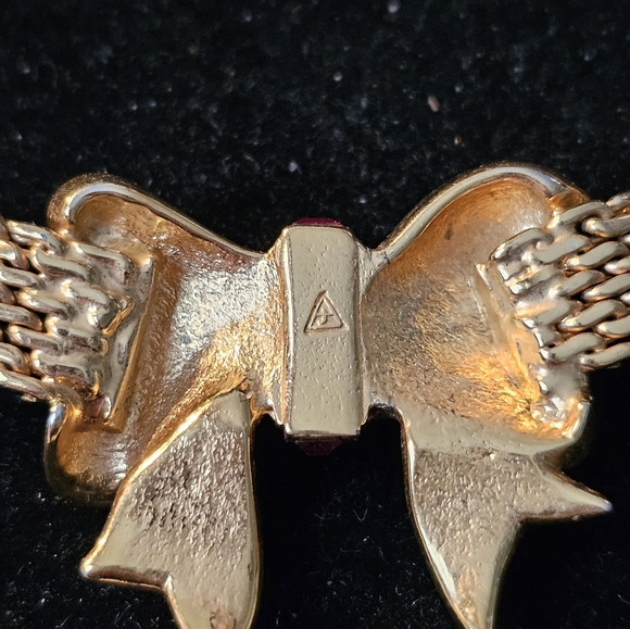 VINTAGE 16INCHES NECKLACE GOLDTONE, STAMPED. WITH A LETTER ON BACK OF BOW - Picture 9 of 11